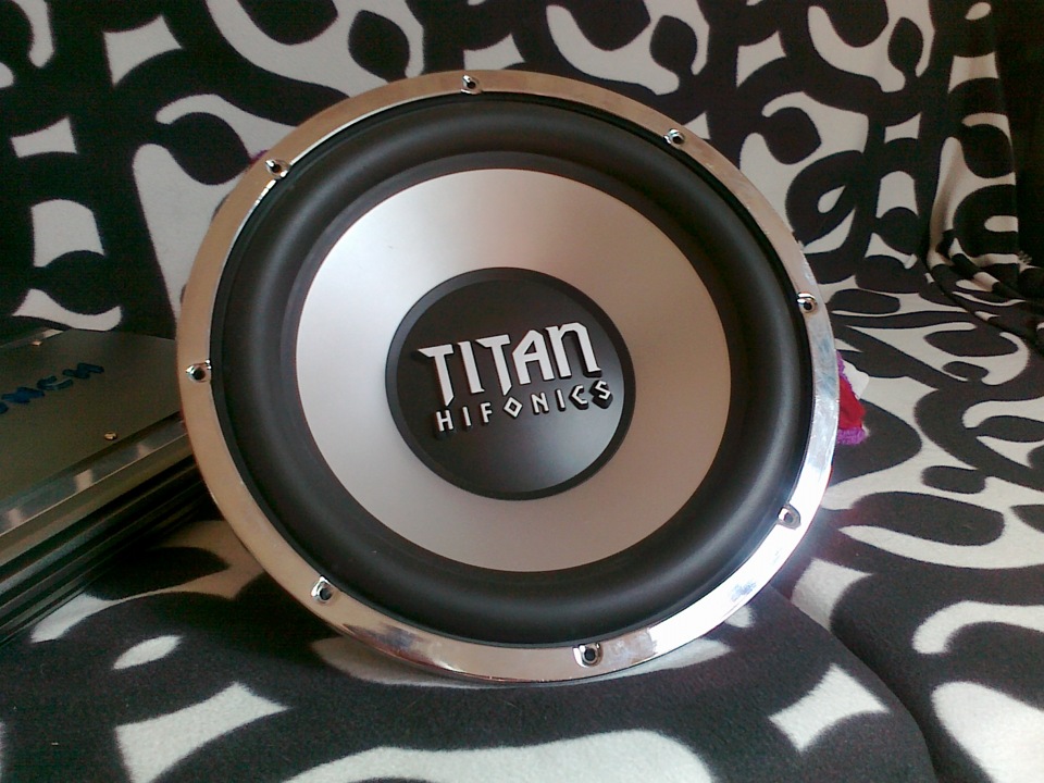 Speaker titan