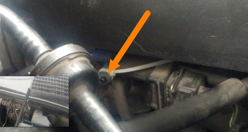 Слева, внизу на врезке видно оборванца. Он очень старый. — Saab 9-5 (1G)