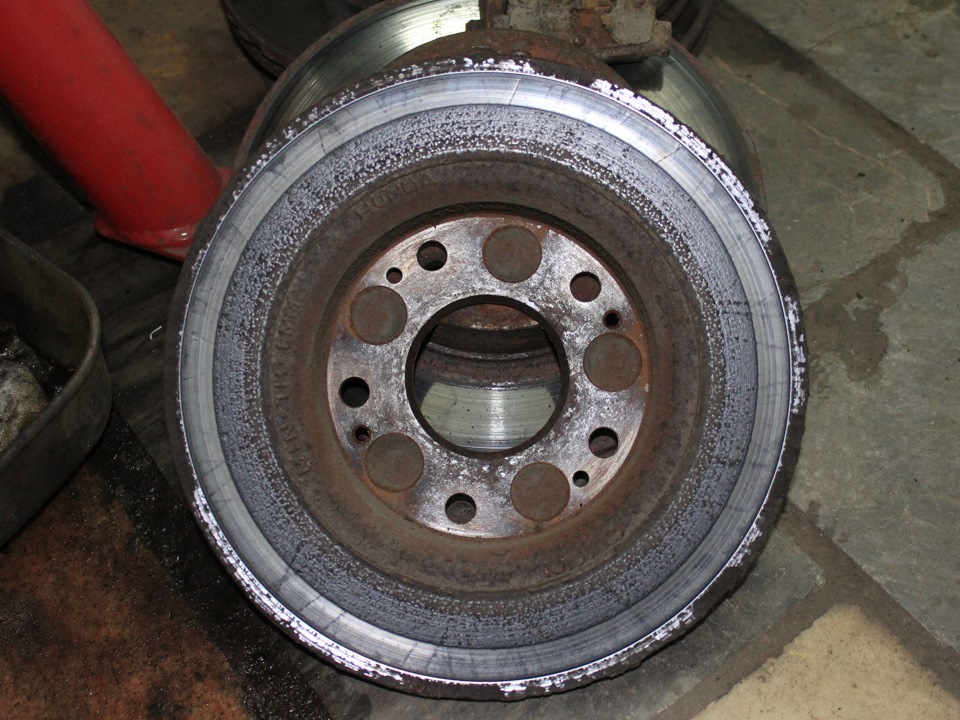 Замена тормозных дисков, переборка суппортов, покраска суппортов — DRIVE2