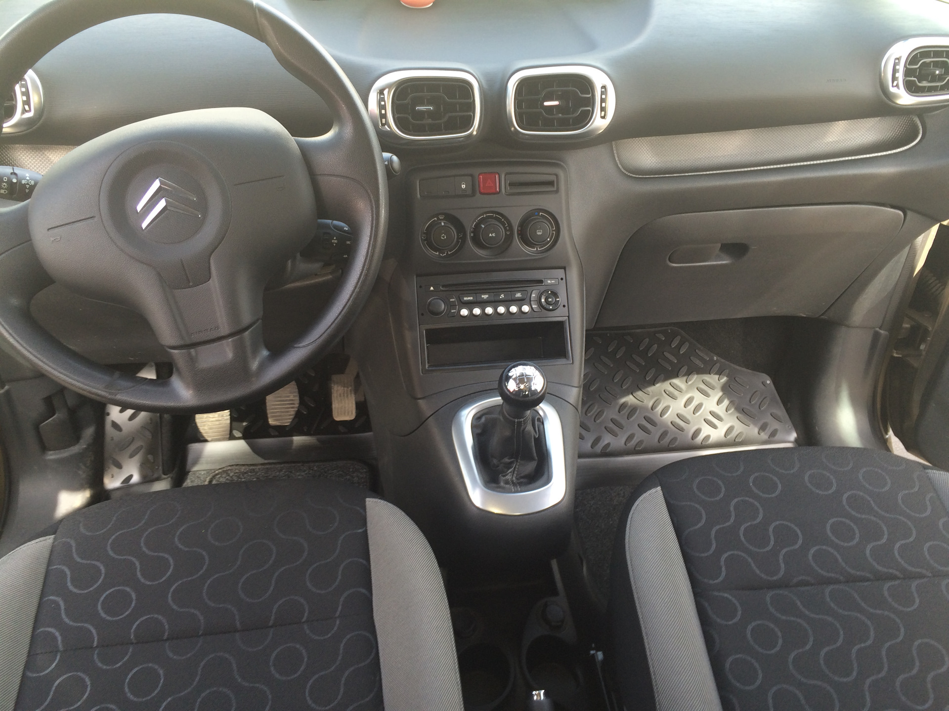 Citroen c3 picasso фото салона