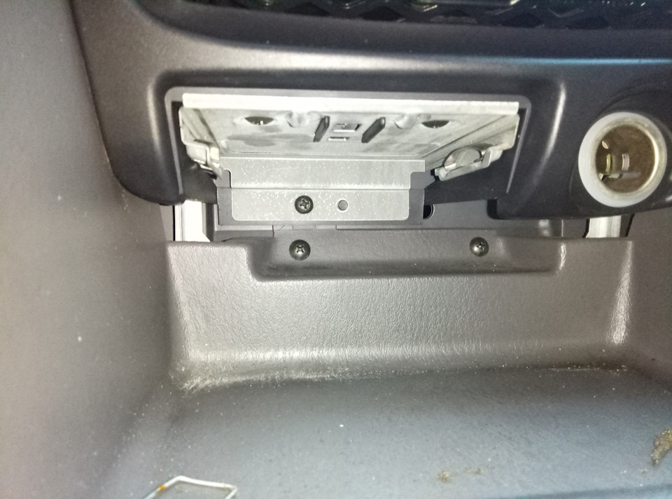 Замена лампочек отопителя — Mitsubishi Carisma, 1,8 л, 1996 года ...