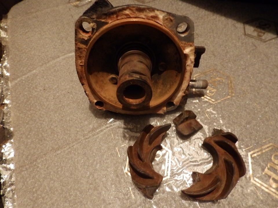 пробило прокладку головки цилиндров — Lada 4x4 3D, 1,7 л, 2002 года ...