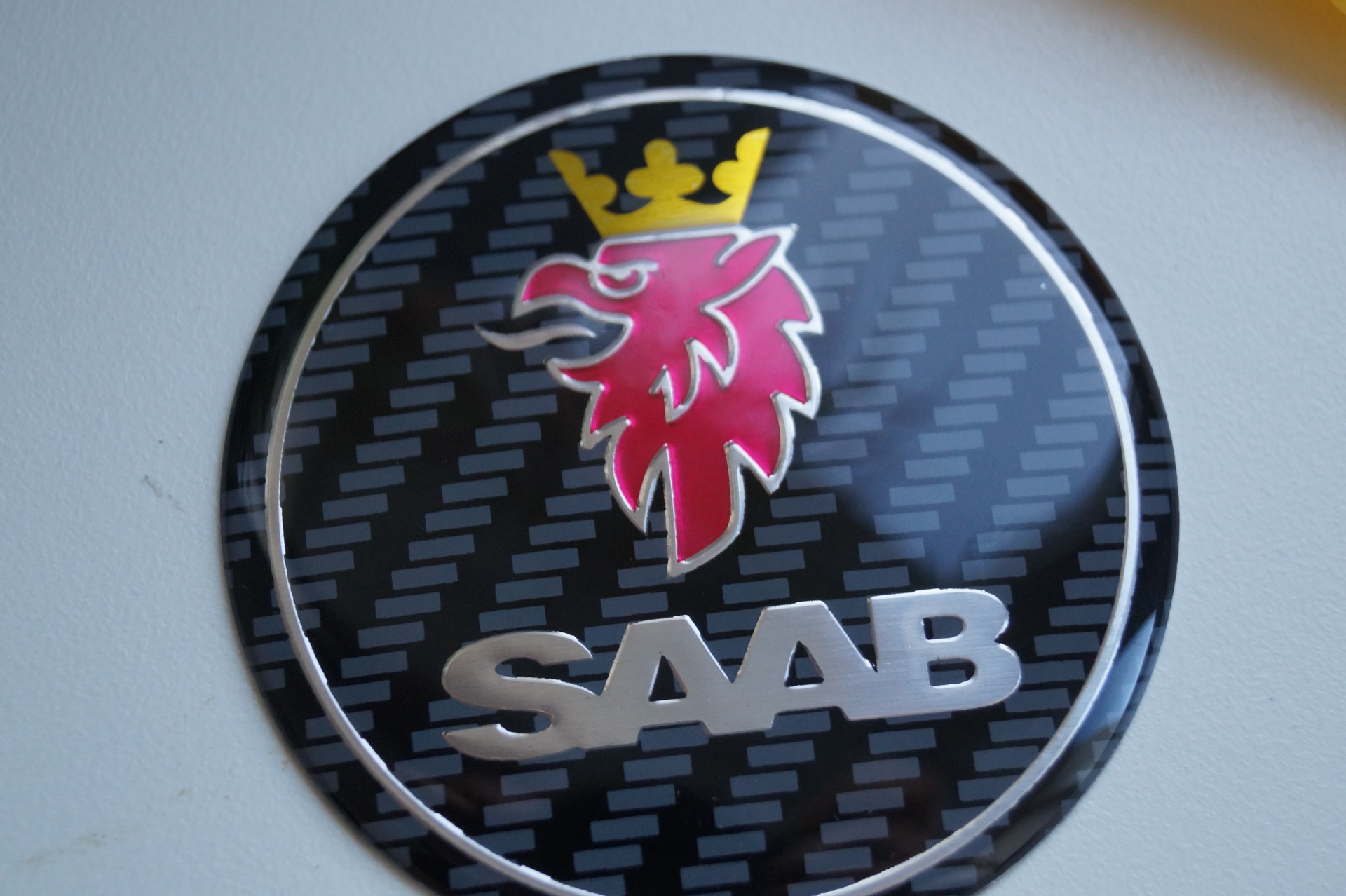 Saab машина значок