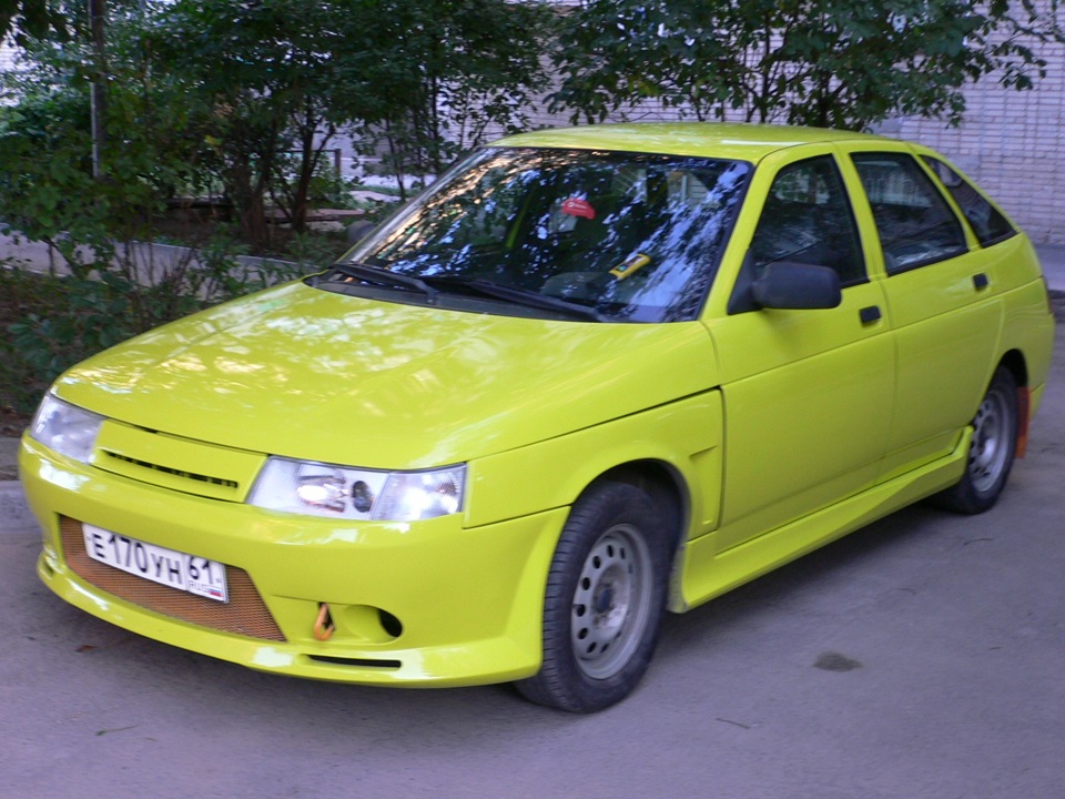 Дон лад. ВАЗ 2112 желтая. Лада 2112 желтая. Lada 2112 желтый. ВАЗ 2112 желтого цвета.