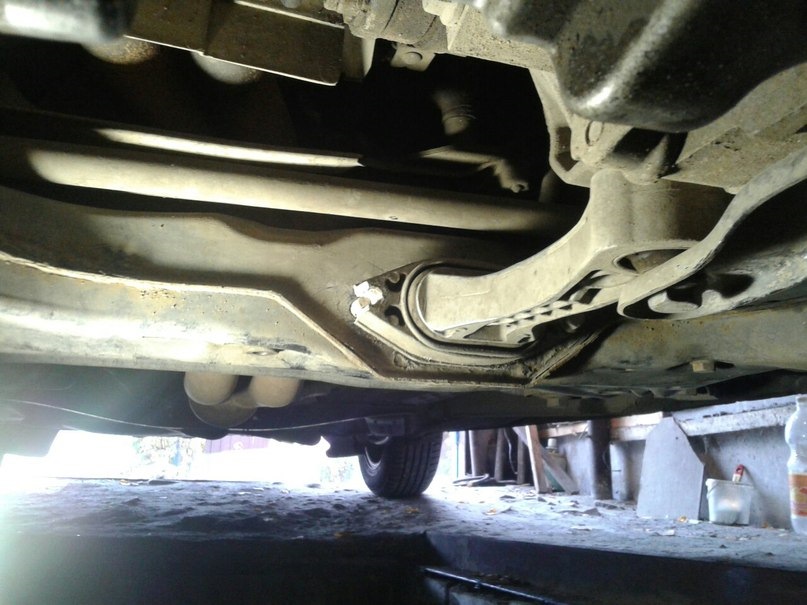 Задняя опора двигателя — Skoda Octavia A4 Mk1, 1,6 л, 2007 года ...