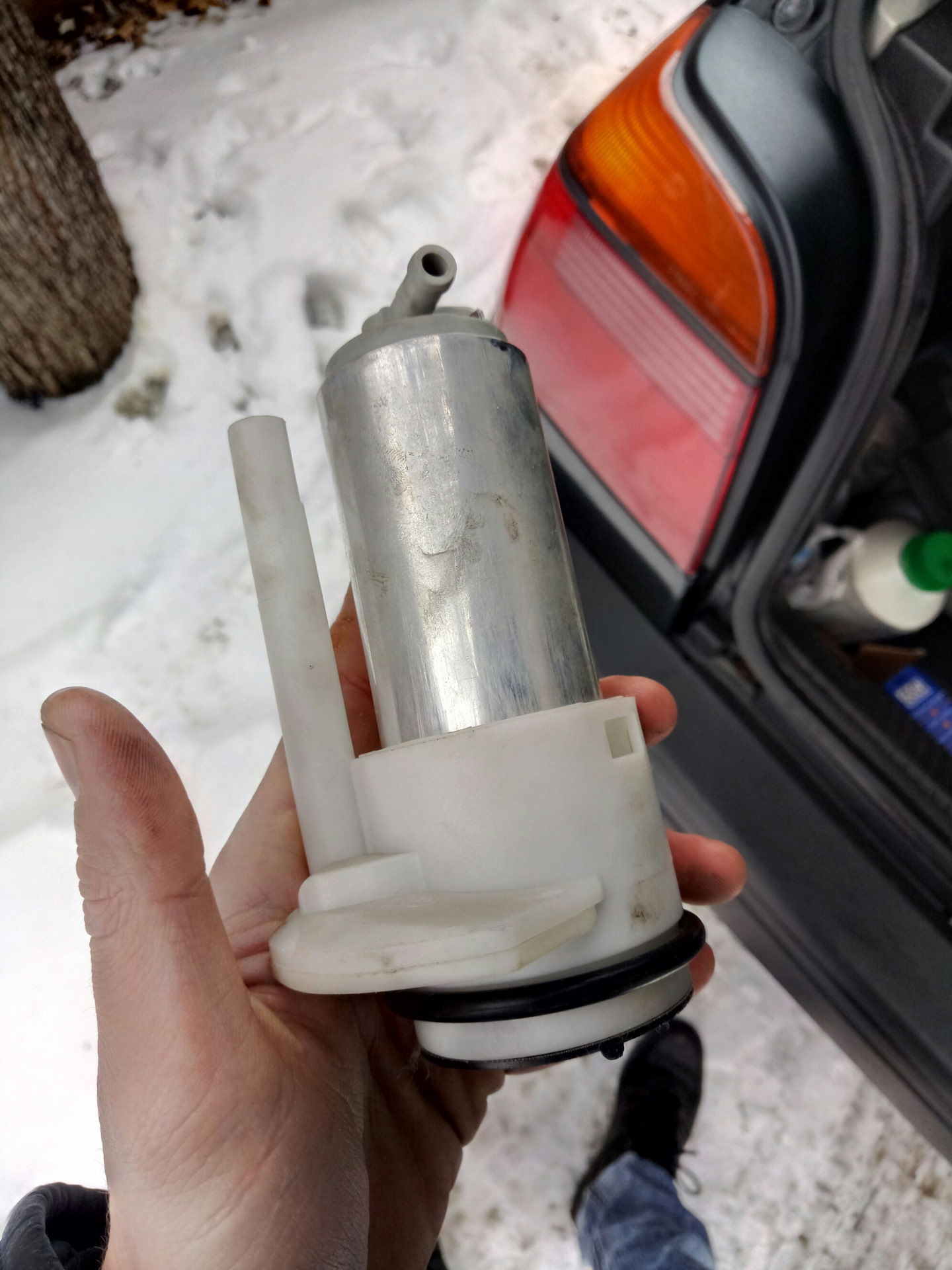 4f0919088q. бензонасос ауди а6. 0 топливный насос. топливный насос ауди а6 с5 2. 2 замена топливного насоса.