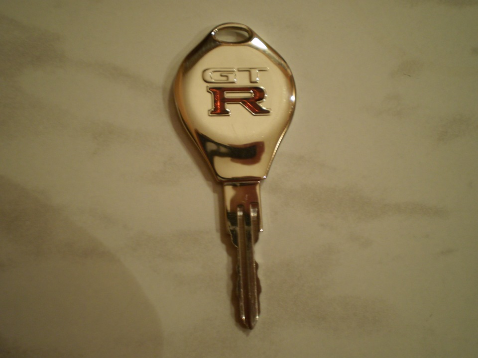 Ключи от nissan skyline r34. Крючок на стену вектор. Крючки на стене рисунок. Ключ ниссан скайлайн r32. Ключ nissan 300zx.