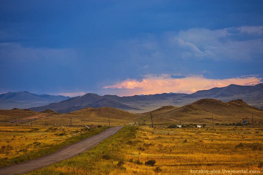 Монголия в какой части света. Ветер в Монголии. Рассвет в Монголии фото. Дорога ветров. Монголия омывается.