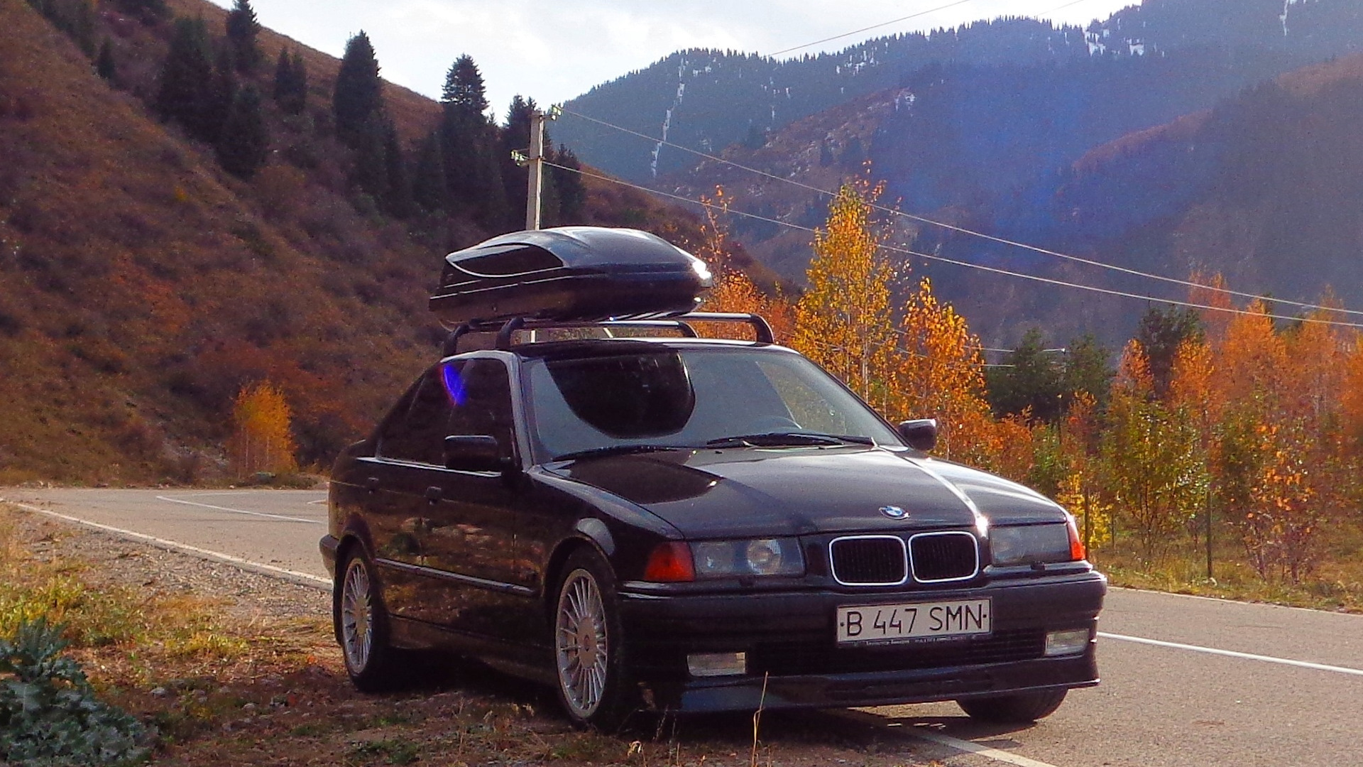 Сухой на крыше бмв. BMW e36 Touring багажник. Е36 туринг багажник. BMW e36 рейлинги. BMW e36 и горы.