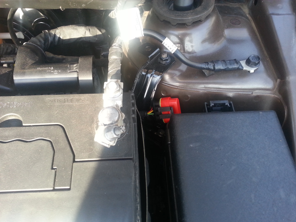 Разъем для диагностического кабеля — Hyundai Solaris (1G)