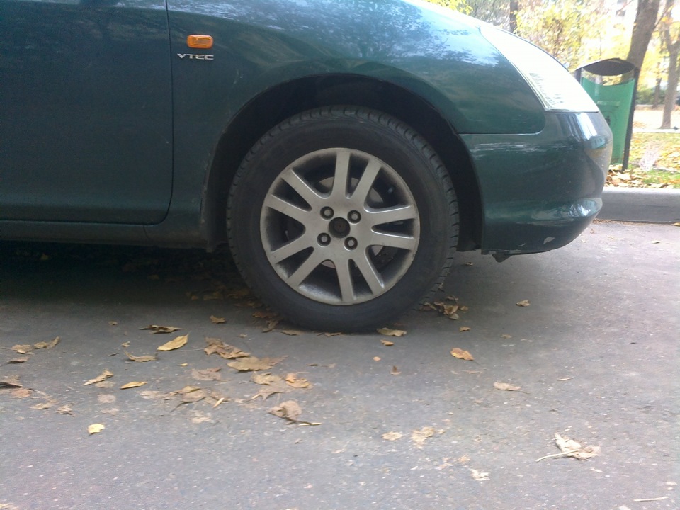 ушли колпачки с дисков:( — Honda Civic Hatchback (7G), 1,6 л, 2001 года ...