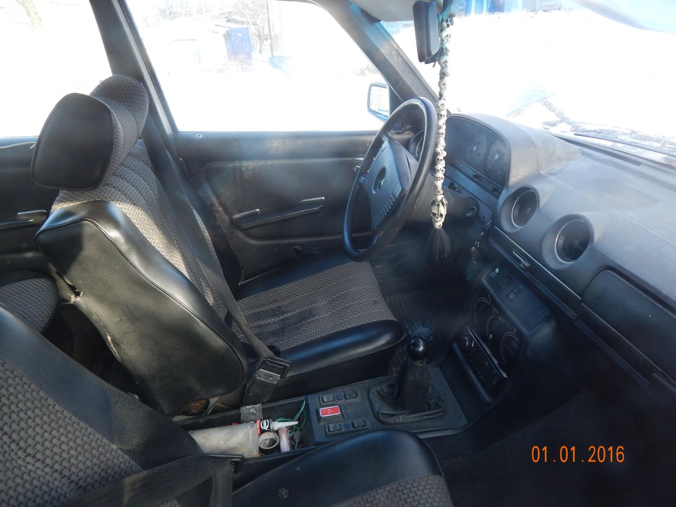 ключи в замке зажигания, а машина закрыта — Mercedes-Benz W123, 2 л ...