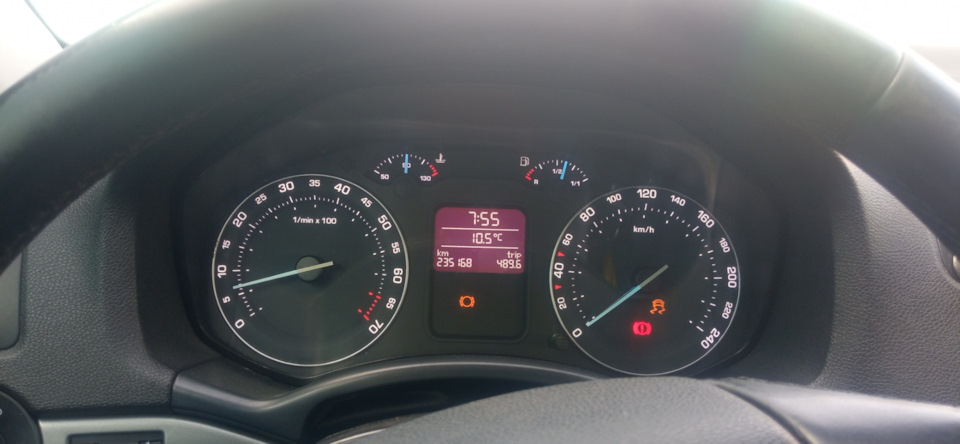 Разъём датчика износа колодок — Skoda Octavia A5 Mk2, 1,6 л, 2008 года ...
