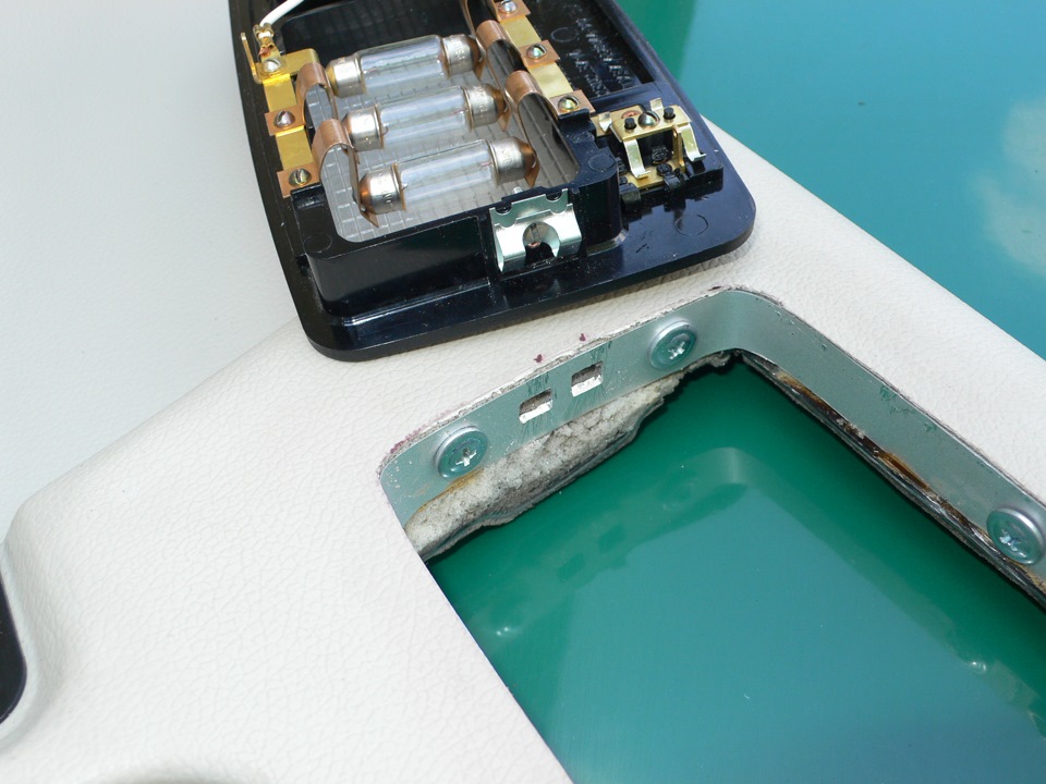 Плафон освещения салона — Lada 21043, 1,5 л, 2005 года | тюнинг | DRIVE2