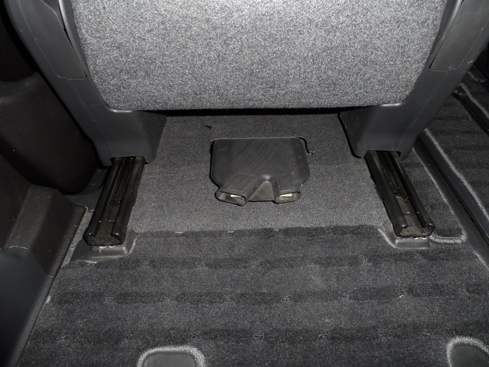 Rear on кнопка в машине nissan serena