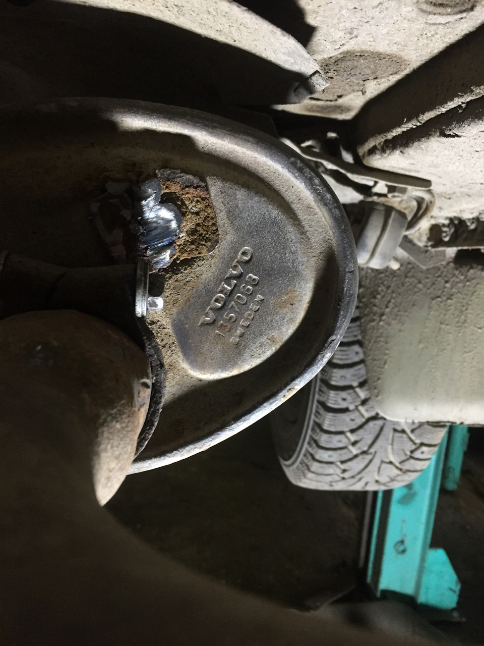 Борьба со старостью или как снова оторвался глушитель) — Volvo 940, 2,3 ...