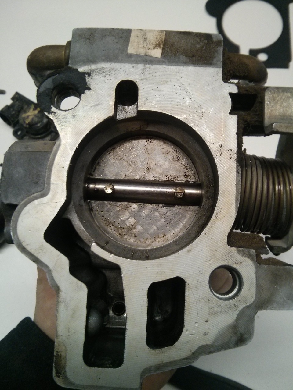 Чистка дроссельной заслонки, ремонт замков спинки сидения и еще по ...