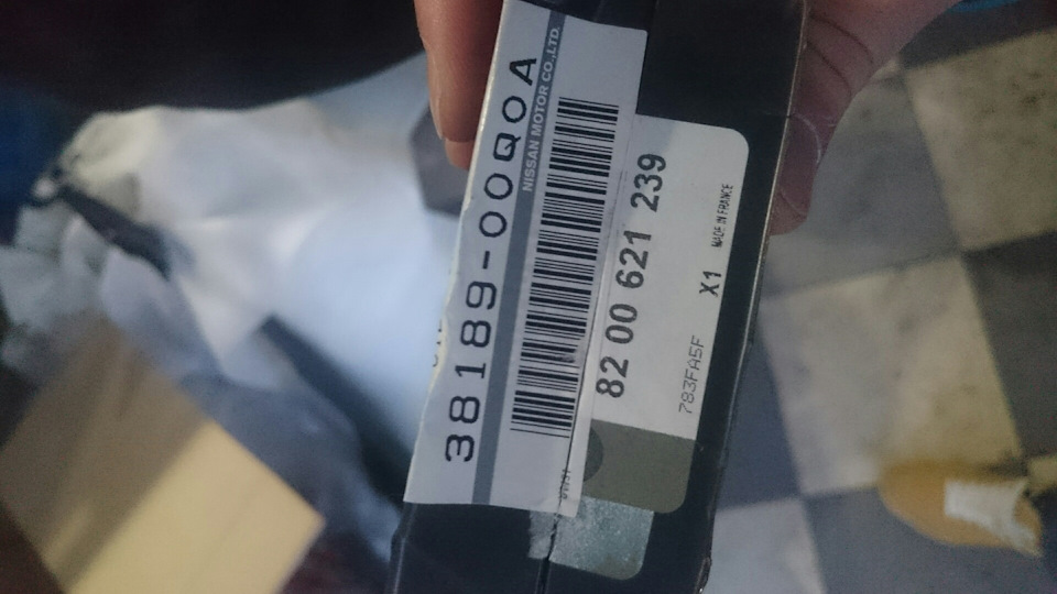 Потек правый сальник коробки, приводного вала — Renault Megane II, 1,6 ...