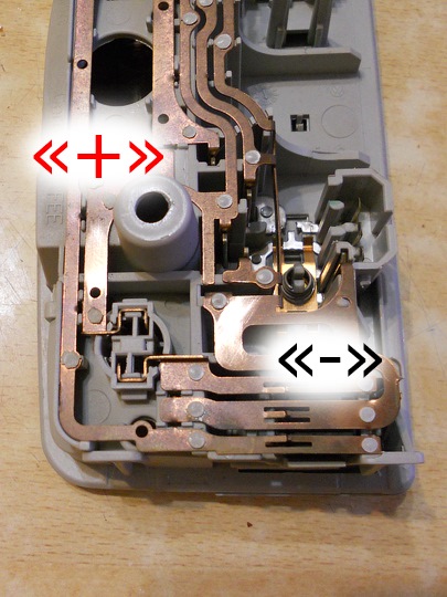 Подключение регистратора к плафону освещения — Skoda Roomster, 1,4 л ...