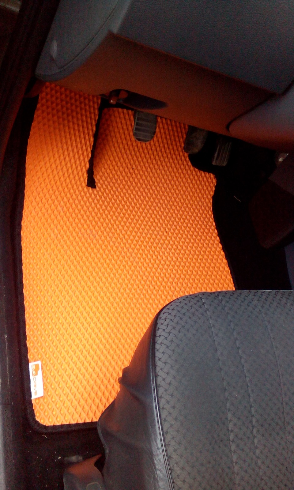 Новый водительский ковер от Eva-Drive — Renault Logan (1G), 1,6 л, 2009 ...