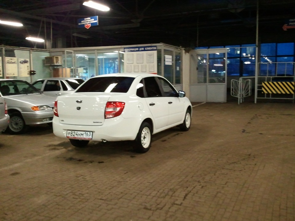 Течь в ноги водителя — Lada Гранта (1G), 1,6 л, 2012 года | визит на ...