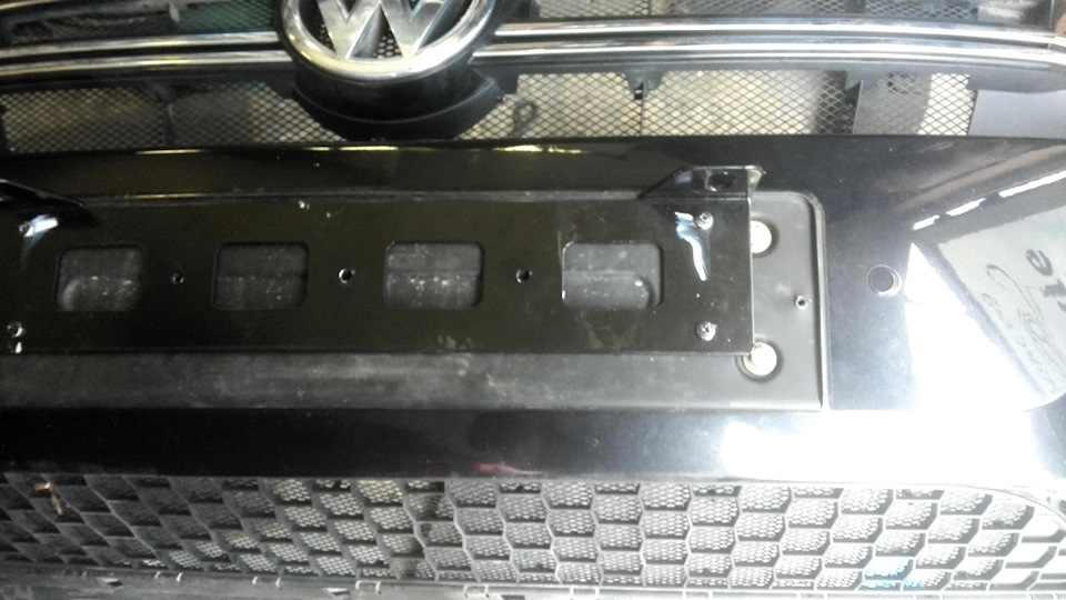 a3d2499s 960 крепление противотуманок на номер