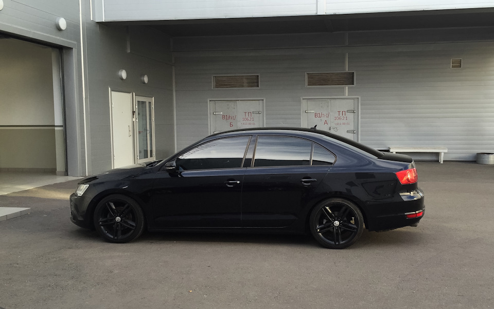 Hanging bracket. 11 6 black. Бмв m6 черная. Golf r drive2. Iphone 6 на белом фоне.