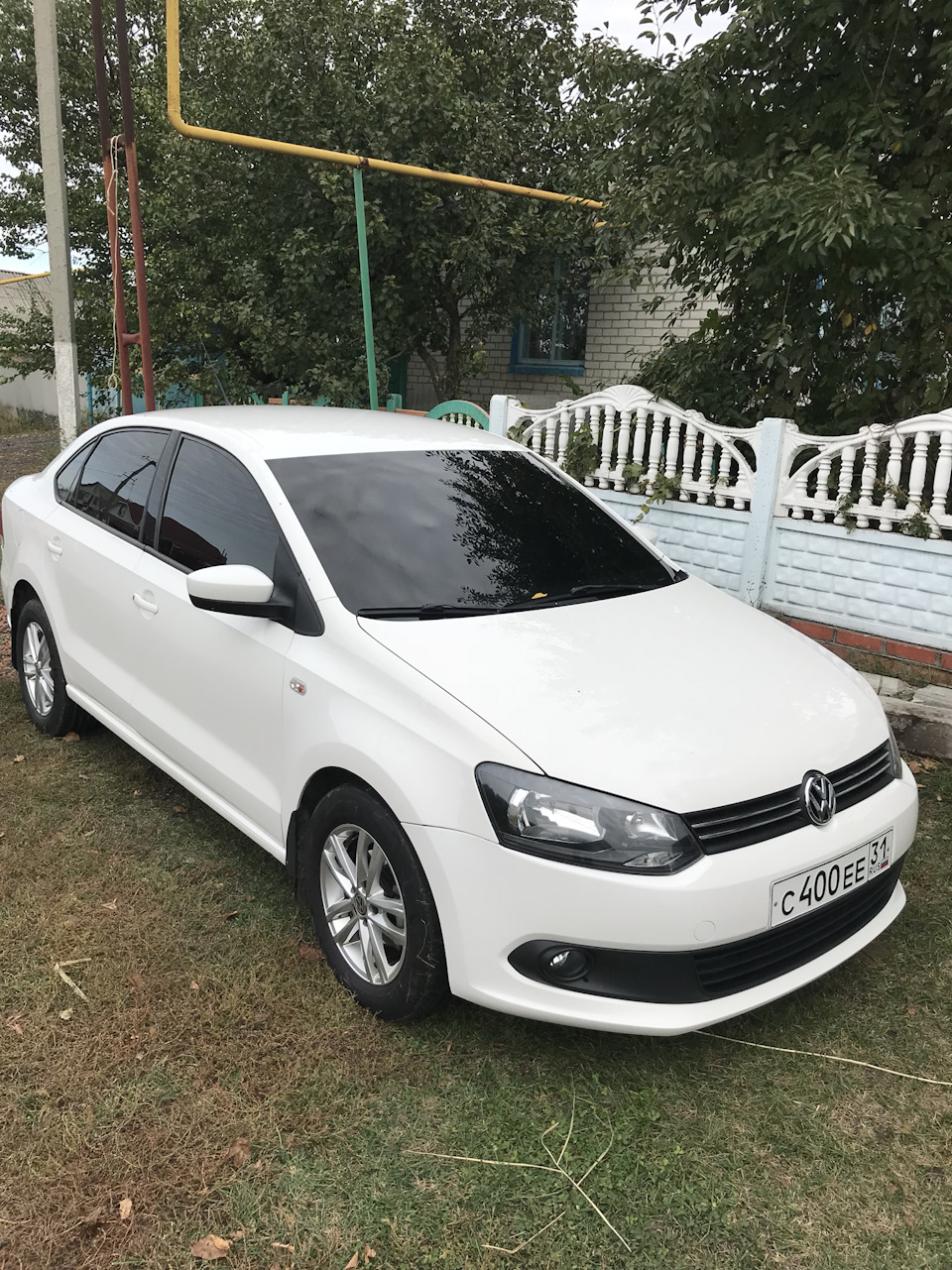 Битум это не приговор! — Volkswagen Polo Sedan, 1,6 л, 2012 года | мойка |  DRIVE2