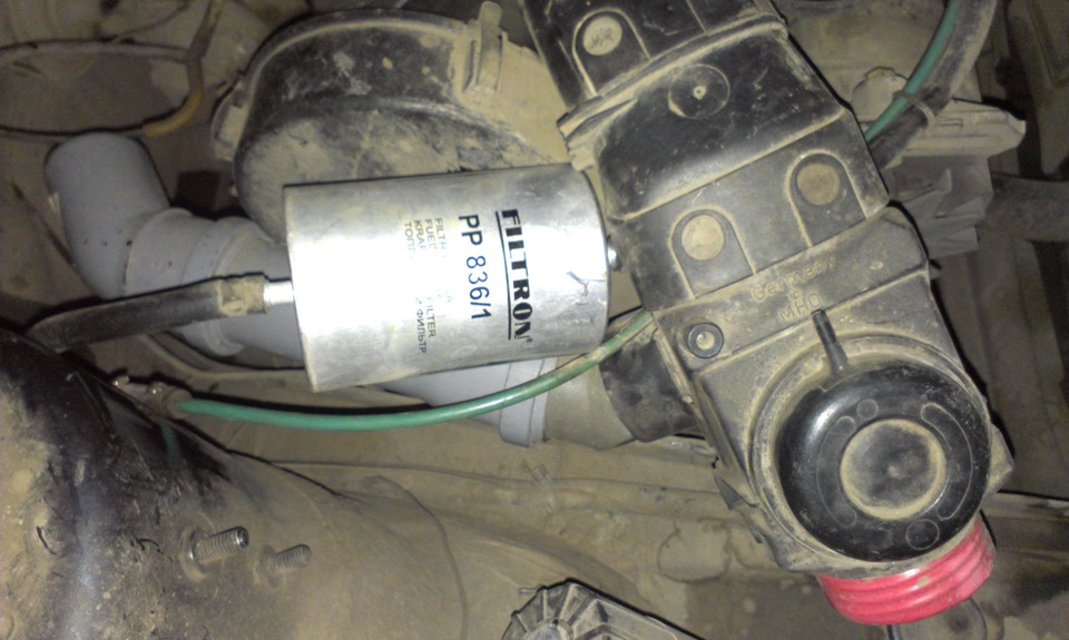 35 Замена фильтра бензина — Volkswagen Golf Mk2, 1,8 л, 1989 года ...