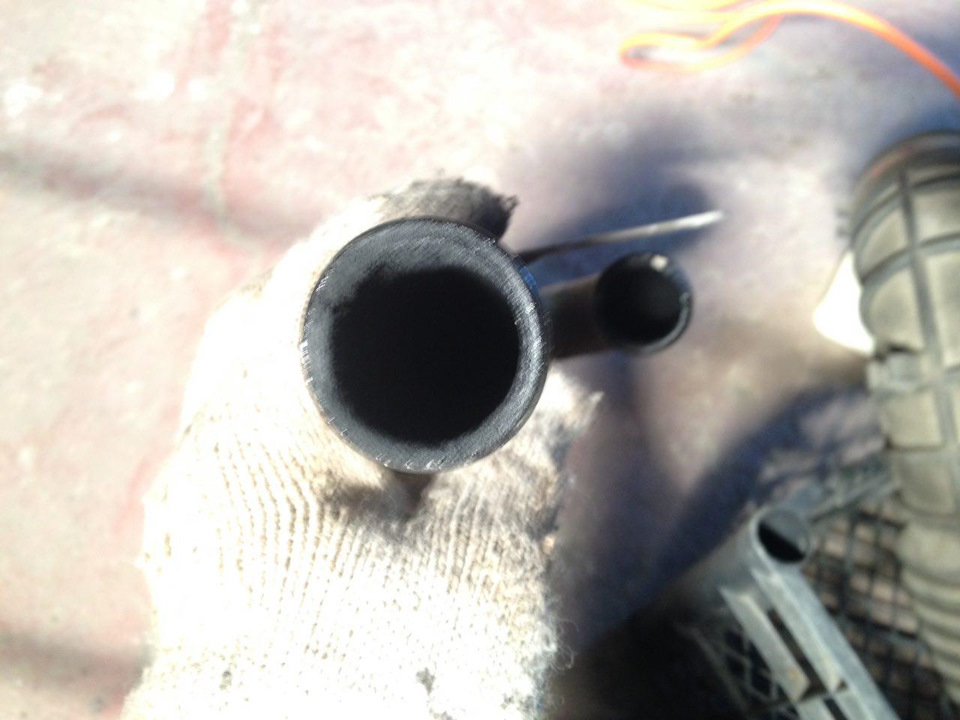 стальной патрубок — Renault Laguna III