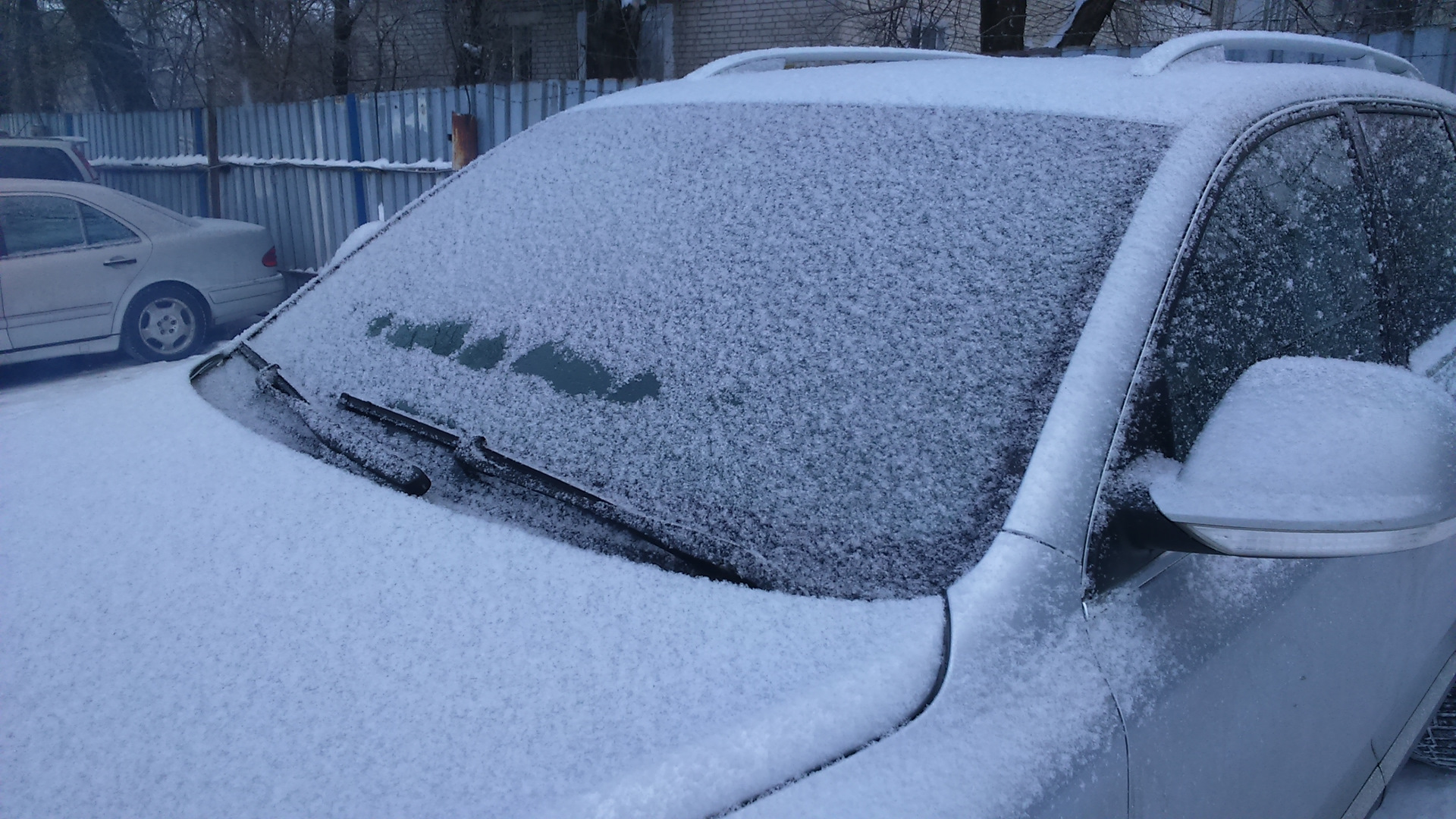 Встреча авто в морозное утро — Volkswagen Touareg (1G), 3 л, 2008 года ...
