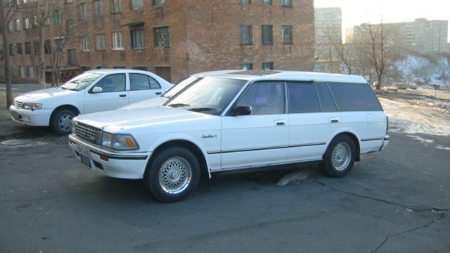 toyota crown s130 wagon