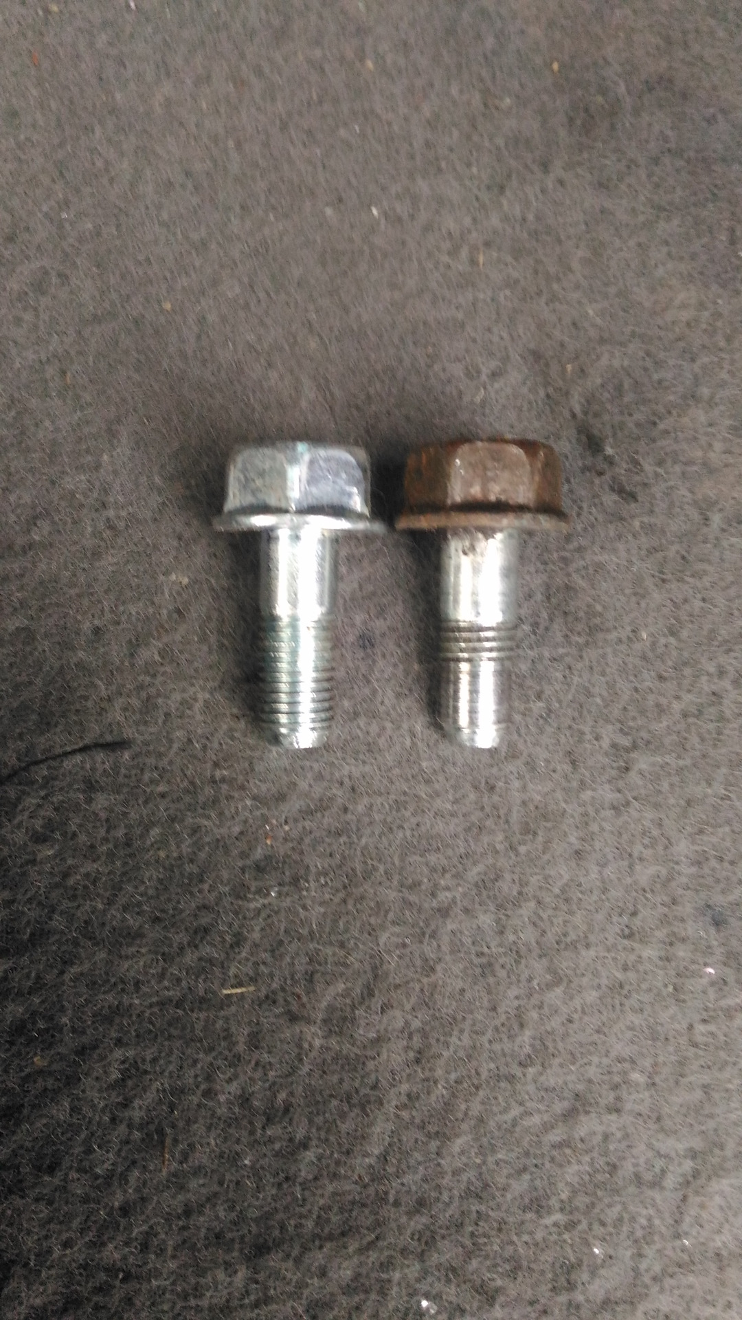 Болт 94502035 скобы заднего суппорта gm. Болт скобы суппорта лачетти. Болт тормозного шланга шевроле круз. Болт крепления скобы суппорта лачетти 94502035. Болты заднего суппорта лачетти.