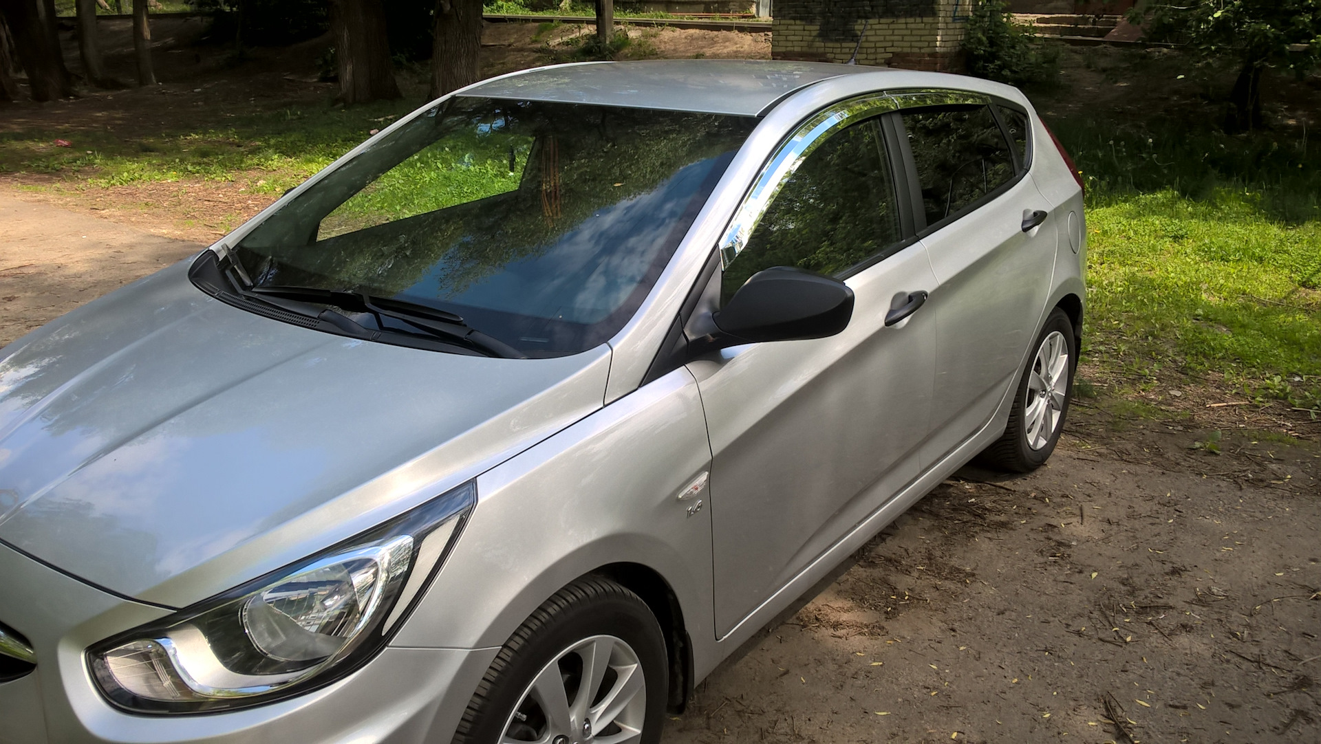 Хромированные дефлекторы боковых окон — Hyundai Solaris Hatchback, 1,6 ...