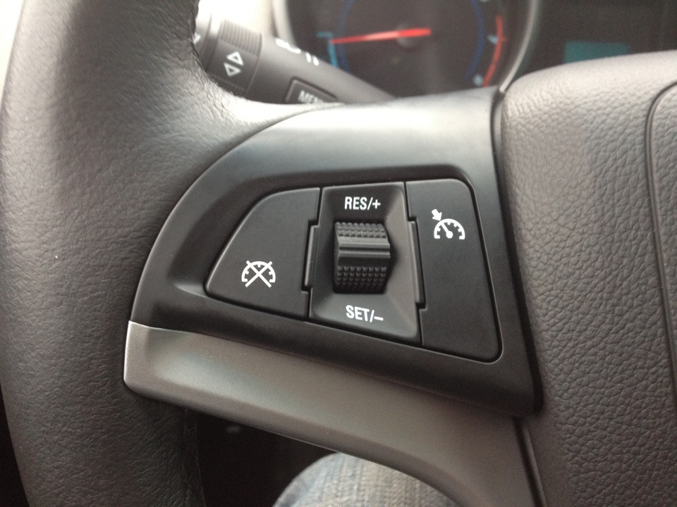 установка кнопок на руль chevrolet cruze 2014