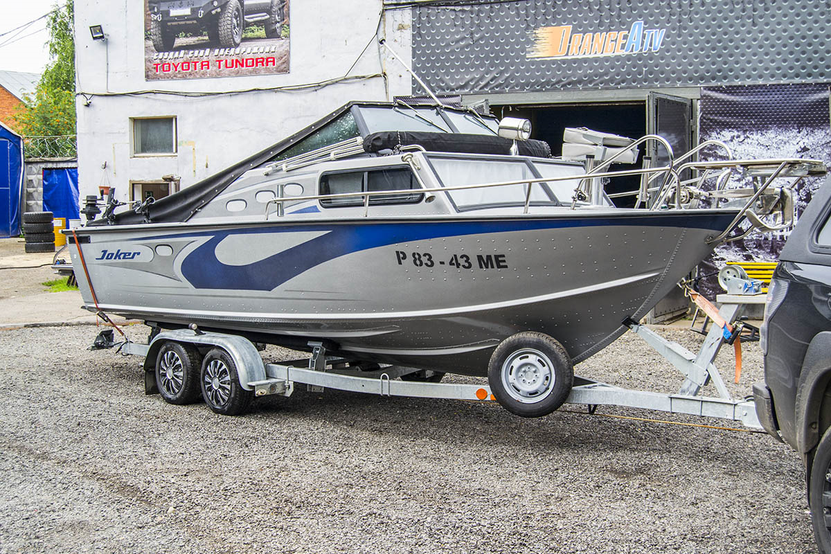 как защитить катер от повреждений. защита на tohatsu 9. защита катера. защита киля 12мм шириной для лодки. гидроизоляция яхты полимочевиной.