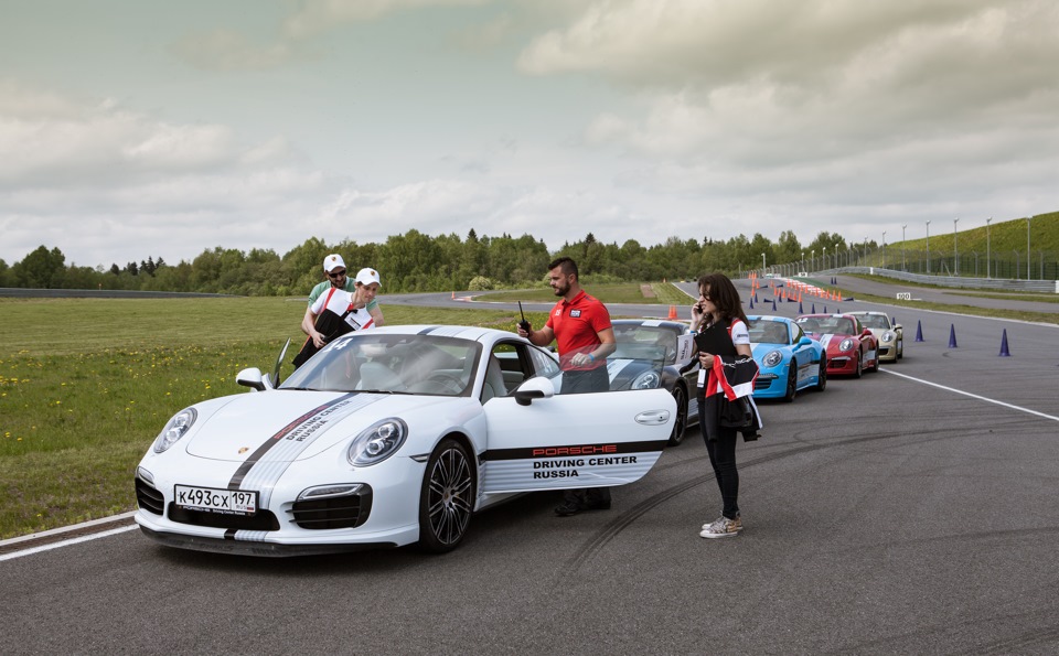 Drive center. Обучение езды на спорткаре. Порше в башне Moscow Raceway. Школа и порш одна компания. Вождение на спорткаре Краснодар Инстаграм.