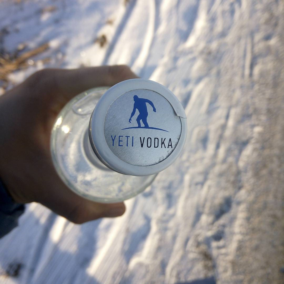 Жидкость йети. Yeti банке. Белый Блю Йети.