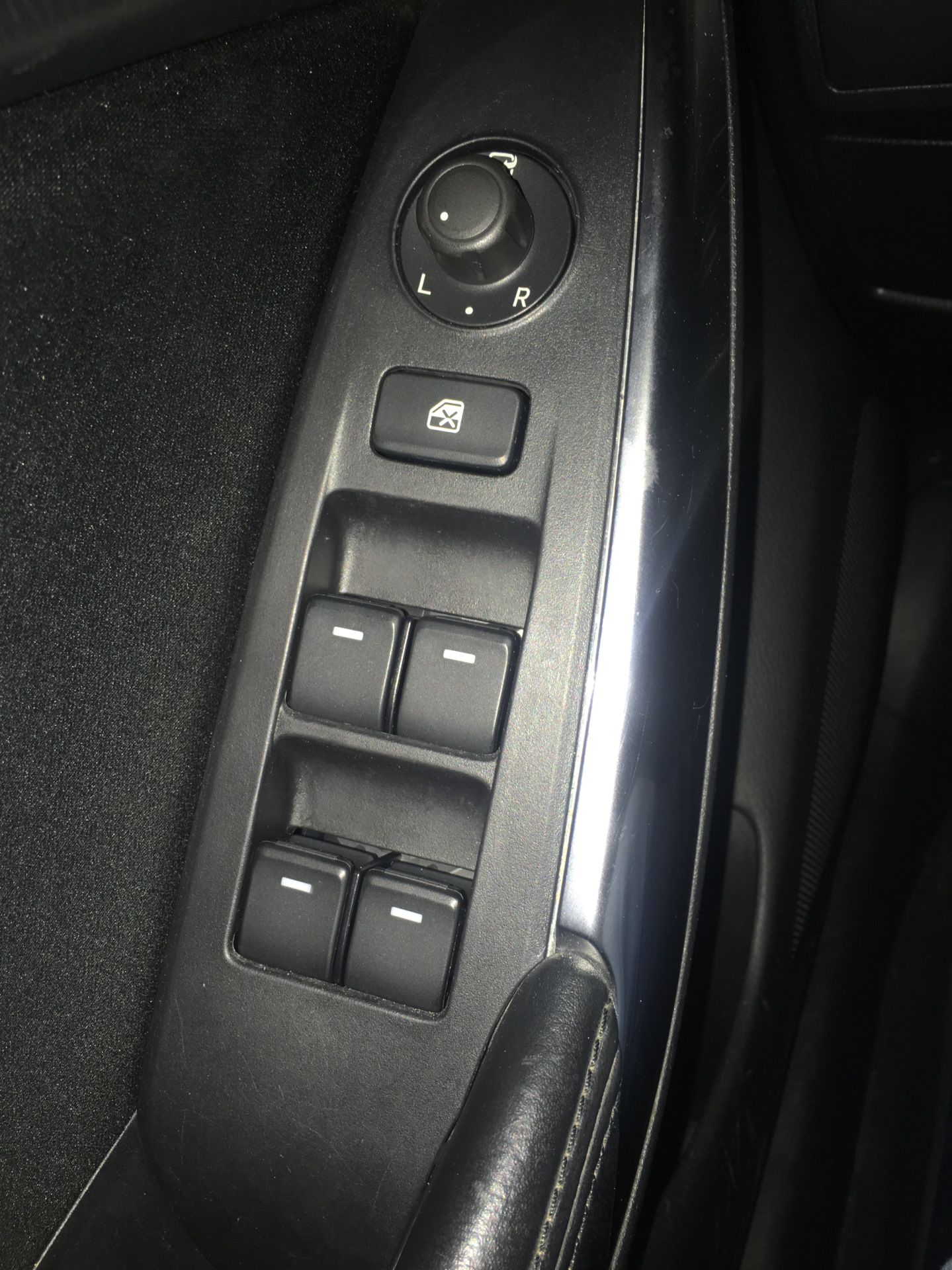 как снять блок управления зеркалами