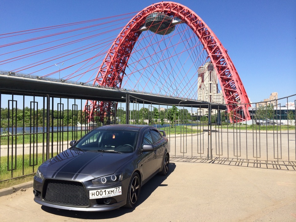 Авто мост. Мост в машине. Фон живописный мост с машиной. Мостовая машина. Живописный мост BMW.