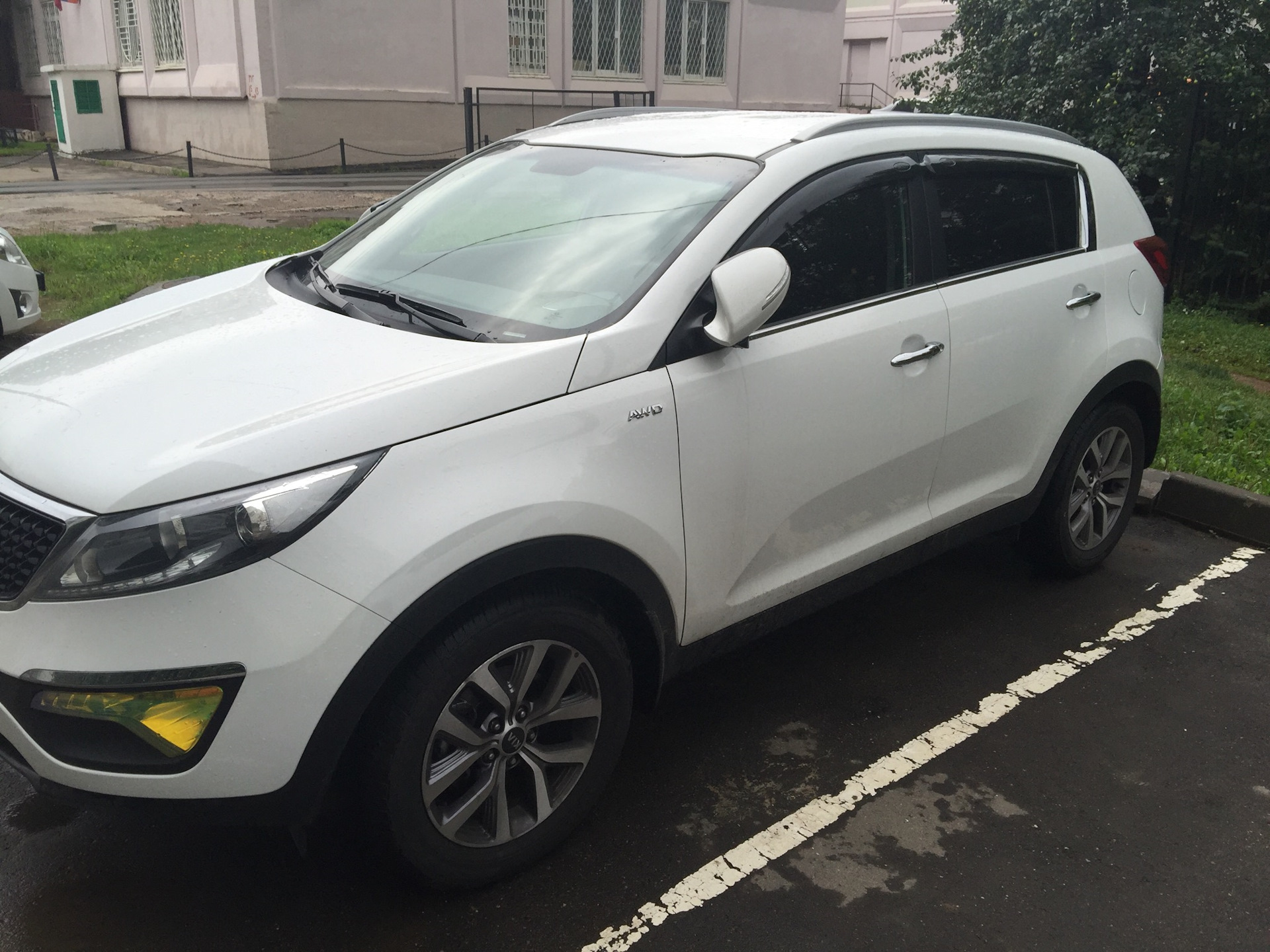 Дефлекторы mobis — KIA Sportage (3G), 2 л, 2015 года | аксессуары | DRIVE2