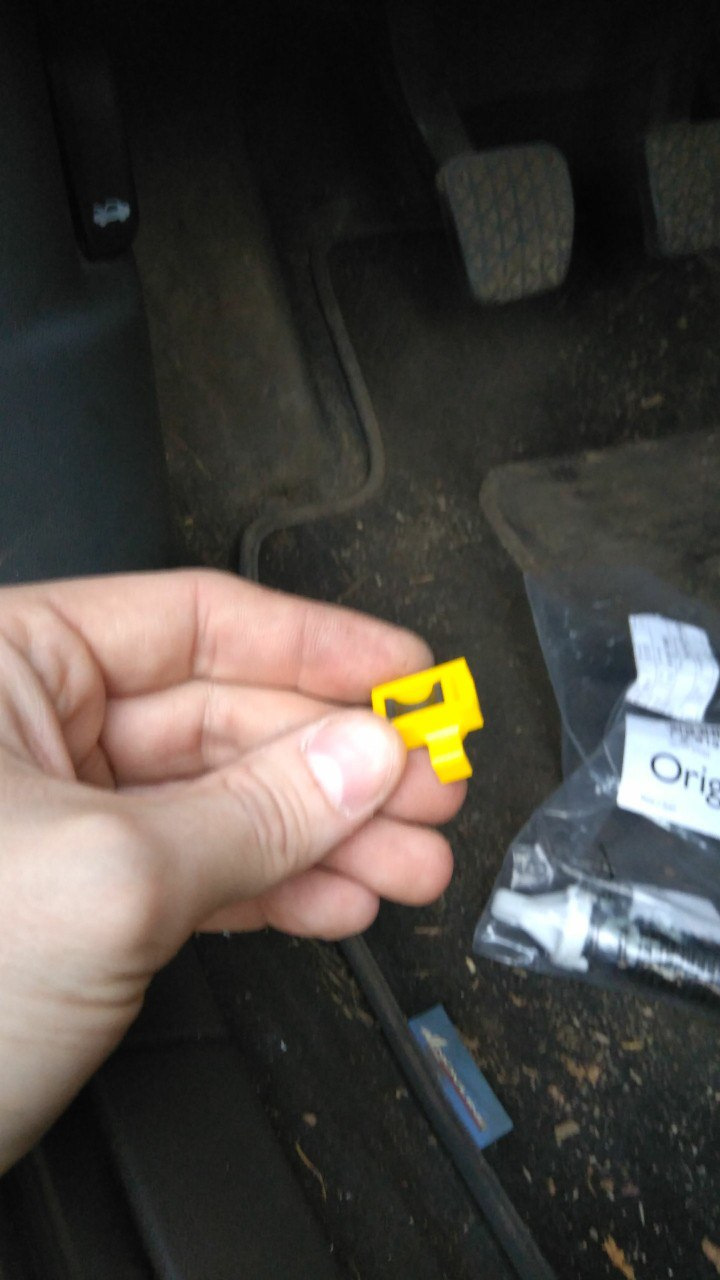 Пружина под педалью сцепления — Saab 9-3 (2G), 2 л, 2007 года | своими ...