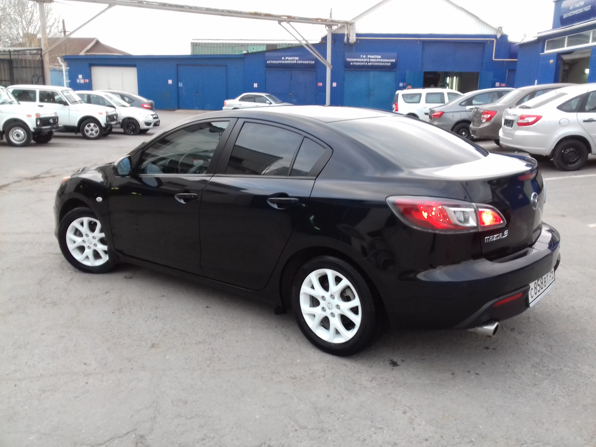 На белых дисках — Mazda 3 (2G) BL, 1,6 л, 2011 года | покупка машины |  DRIVE2