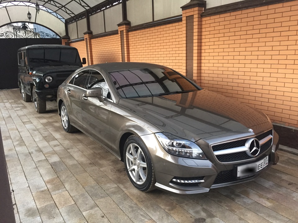 Черный 221 мерседес амг в тонере. Тонировка алтуфьевское шоссе. Mercedes w205 черный тонированный. C207 серый тонированный. Мерседес е200 черный тонированный.