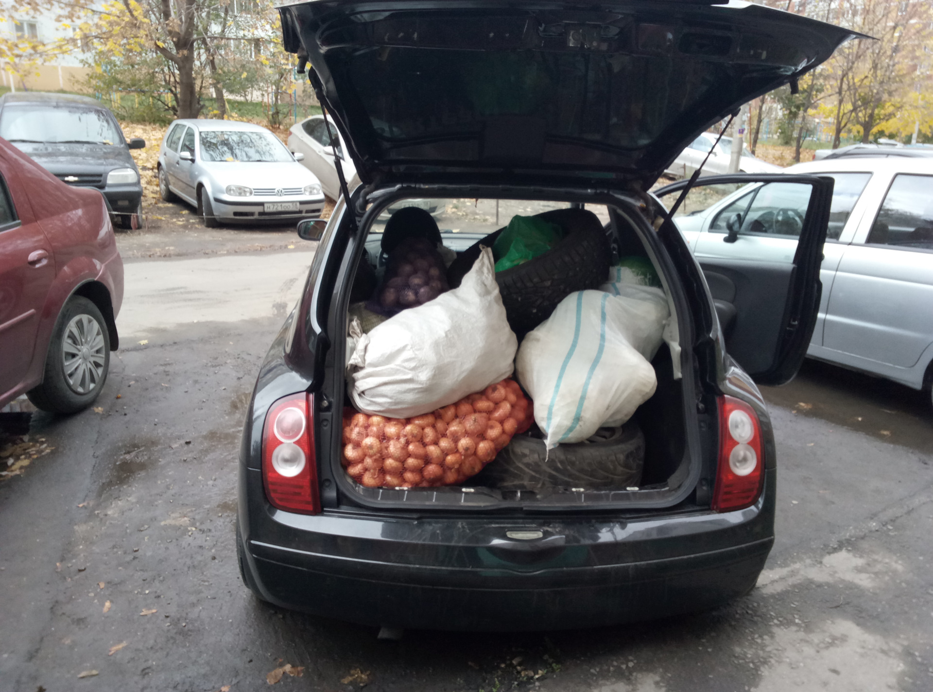 Nissan Micra багажник