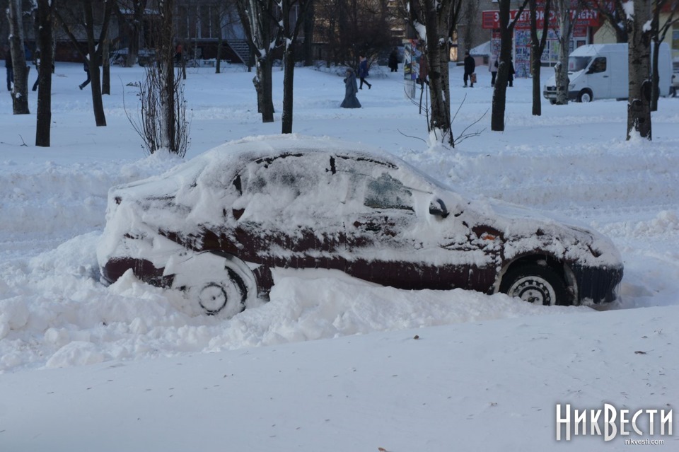 ВАЗ 2110 В сугроб десятка под сугробом.