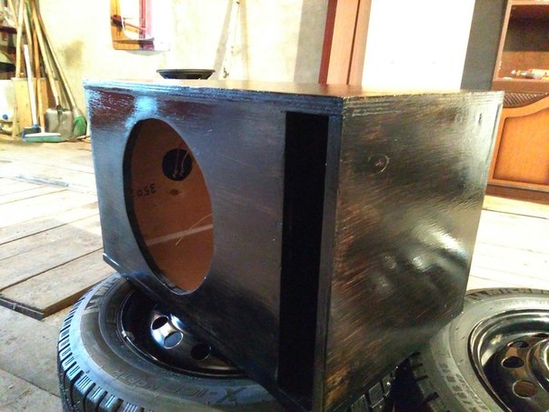 Чв урал 2 12. Лак саб. Короб для саба 15. Крашеные короба для сабвуфера. Покраска короба под сабвуфер.