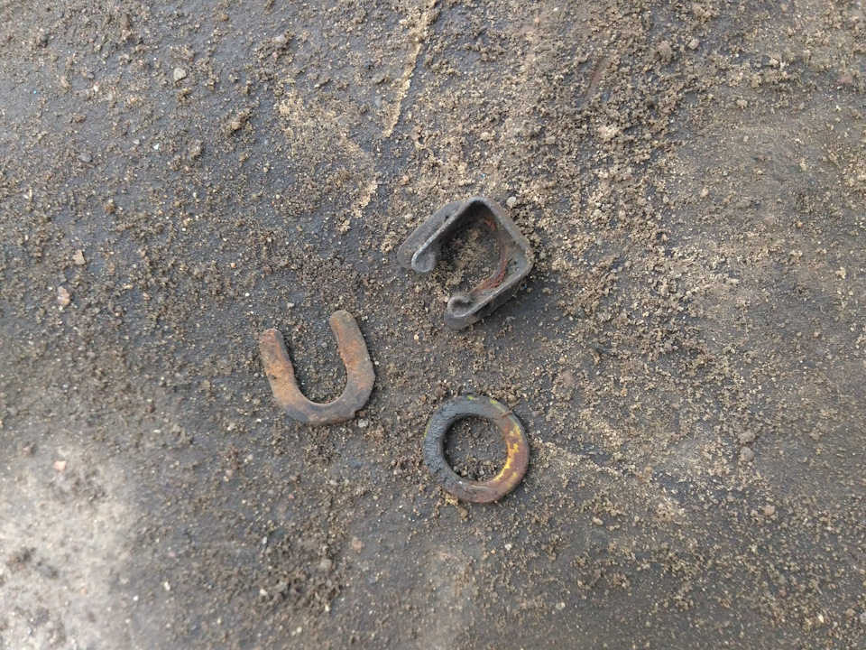 Шайба на тяге была одна, а фиксировалась она не понятно чем. — BMW 5 series (E39)