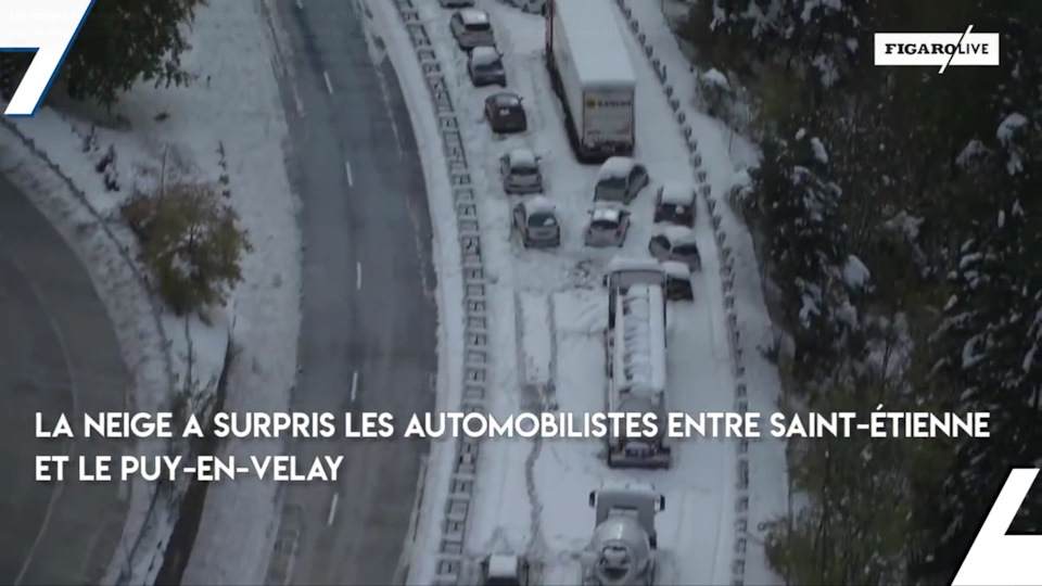 Отрезок дороги N88 между Сент-Этьеном и Ле Пюи-ан-Веле очень живописен, так как проходит по горной местности. Однако во время такого снегопада можно застрять надолго. — Audi A4 (B9)
