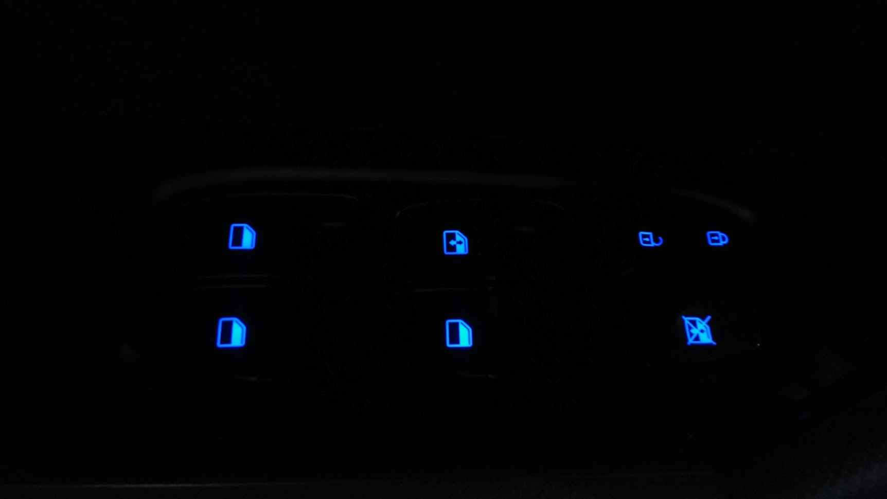 Как на андроид магнитоле включить подсветку кнопок. Подсветка кнопок Солярис 1. Подсветка кнопок стеклоподъемников Санта Фе 2. Хендай Солярис подсветка кнопок. Хендай Крета 2 подсветка кнопок.